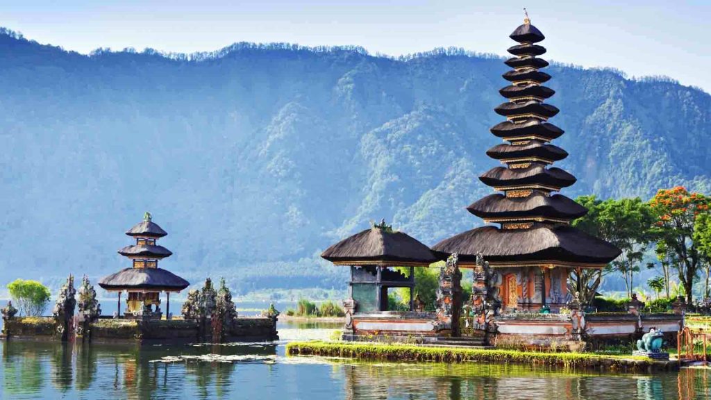 Bali sebagai pulau di Indonesia yang harus Anda kunjungi dengan pantai dan budaya yang indah