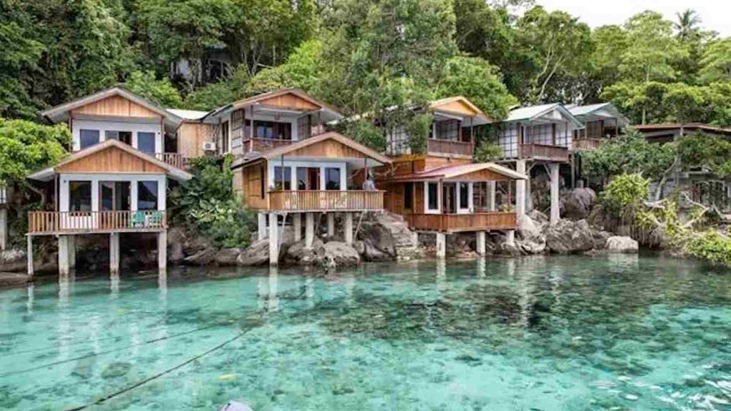 Pulau Weh termasuk pulau di Indonesia yang harus Anda kunjungi untuk wisata alam yang tenang
